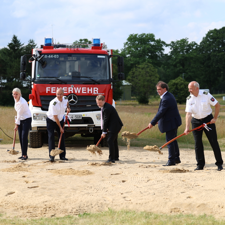 NLBK: Spatenstich für den Neubau eines Technikzentrums und einer Feuerwehrtechnischen Zentrale in Celle-Scheuen